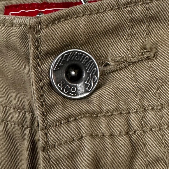 LEVI’S Tan Cargo Shorts - Picture 5 of 10